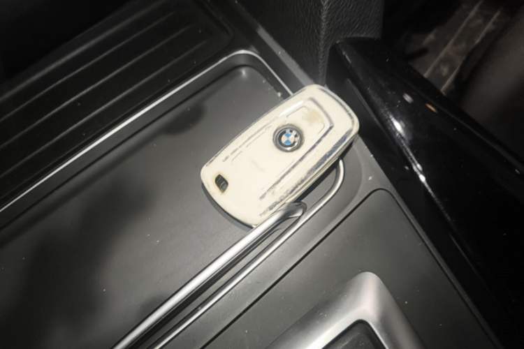 Used BMW 3 Series 2018 318i Interior 1