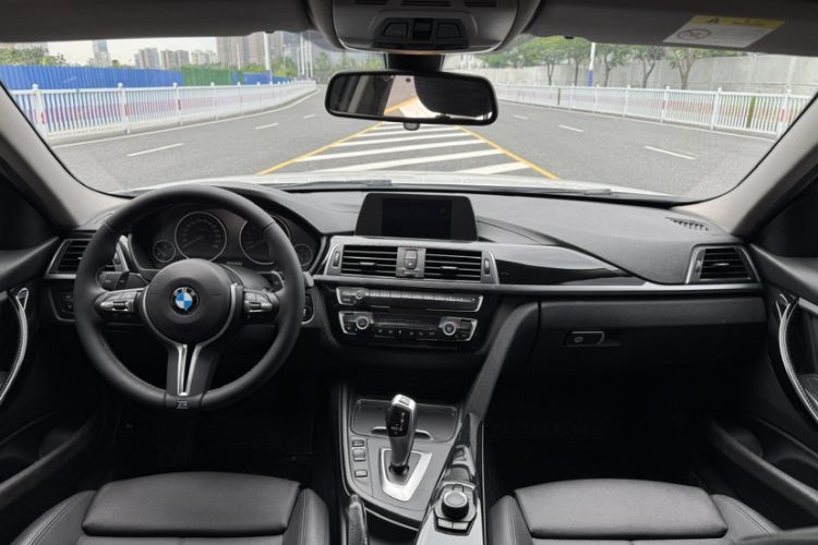 Used BMW 3 Series 2018 320Li Fashion Model Interior 1