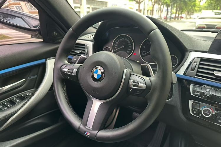 Used BMW 3 Series 2018 320i M Sport Package Interior 1