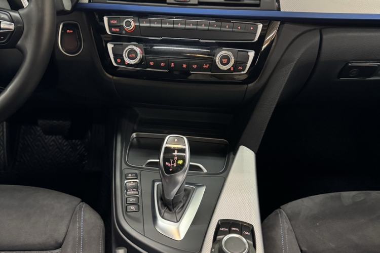 Used BMW 3 Series 2018 320i M Sport Package Interior 1