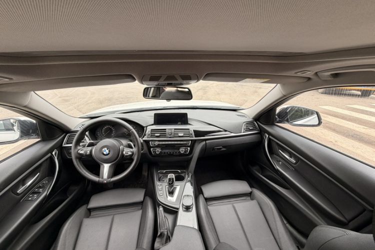 Used BMW 3 Series 2018 320Li Leading Model M Sport Package Interior 1