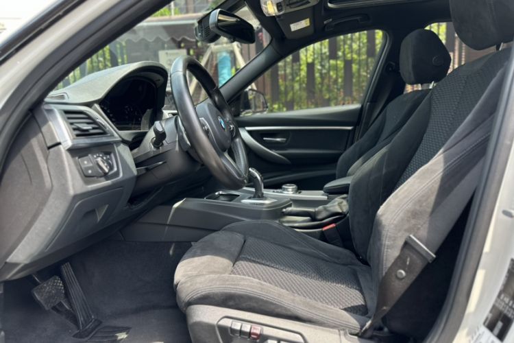 Used BMW 3 Series 2018 320i M Sport Night Edition Interior 1