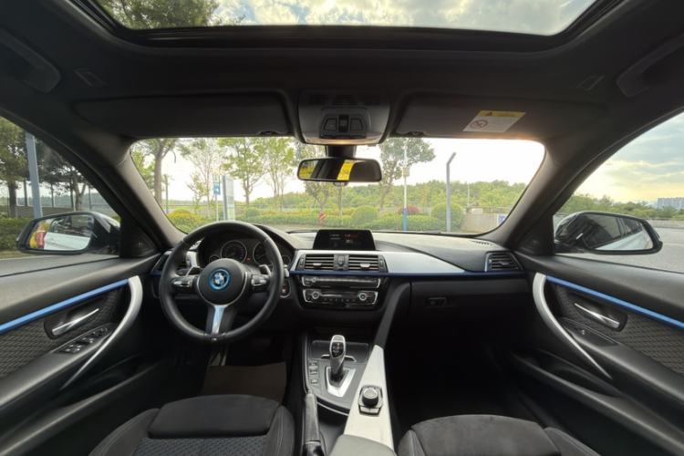 Used BMW 3 Series 2018 320i M Sport Package Interior 10