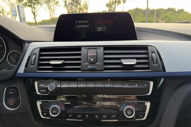 Used BMW 3 Series 2018 320i M Sport Package Interior 11
