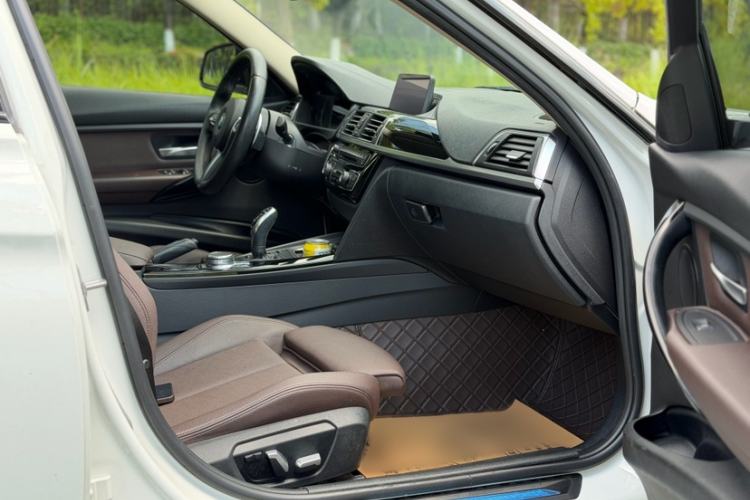 Used BMW 3 Series 2018 320Li Leading Model M Sport Package Interior 12