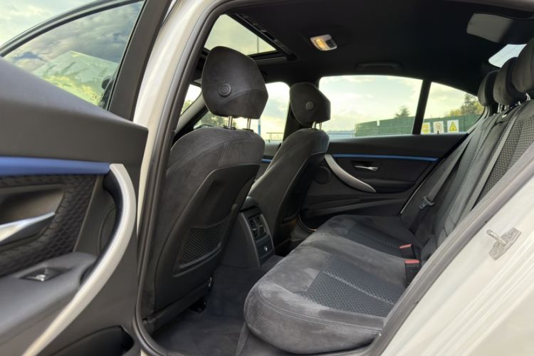 Used BMW 3 Series 2018 320i M Sport Package Interior 13
