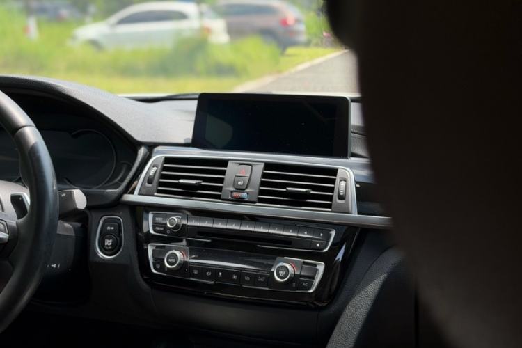 Used BMW 3 Series 2018 320Li Leading Model M Sport Package Interior 13