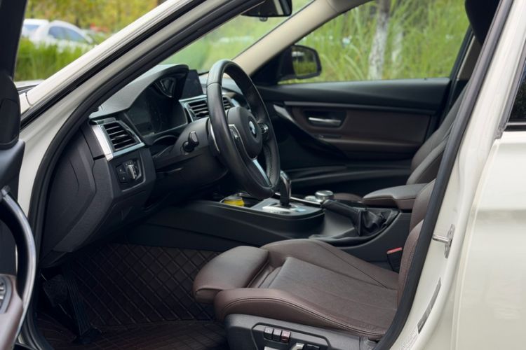 Used BMW 3 Series 2018 320Li Leading Model M Sport Package Interior 15