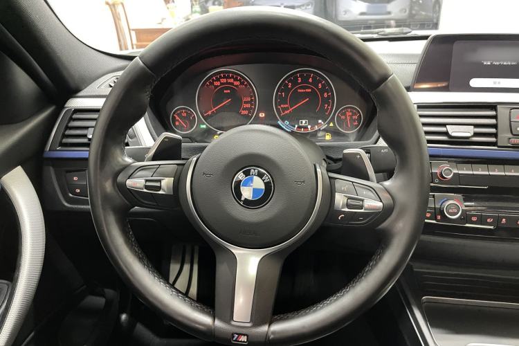 Used BMW 3 Series 2018 320i M Sport Package Interior 15