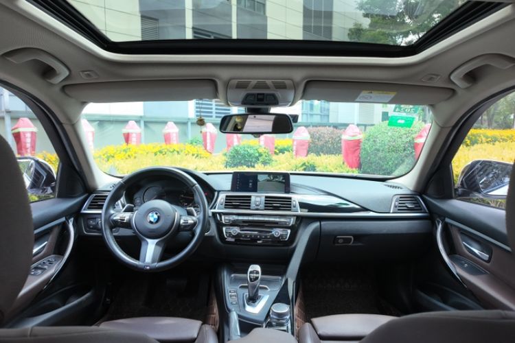 Used BMW 3 Series 2018 320Li Leading Model M Sport Package Interior 2