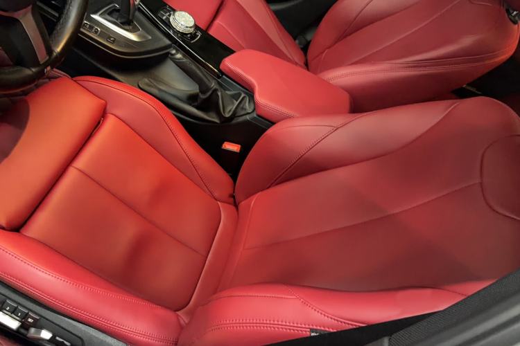 Used BMW 3 Series 2018 320i M Sport Package Interior 2