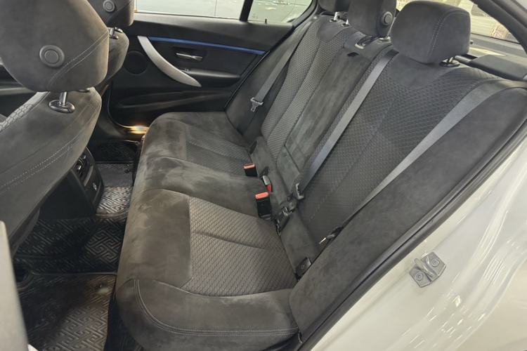 Used BMW 3 Series 2018 320i M Sport Package Interior 2