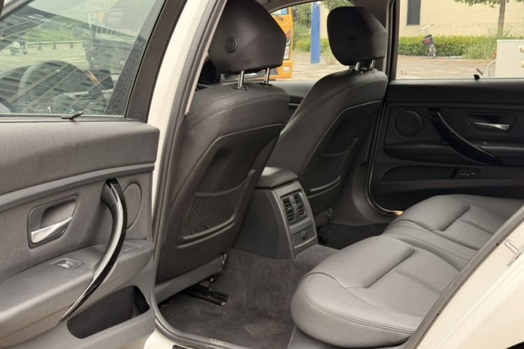 Used BMW 3 Series 2018 320Li Leading Model M Sport Package Interior 2