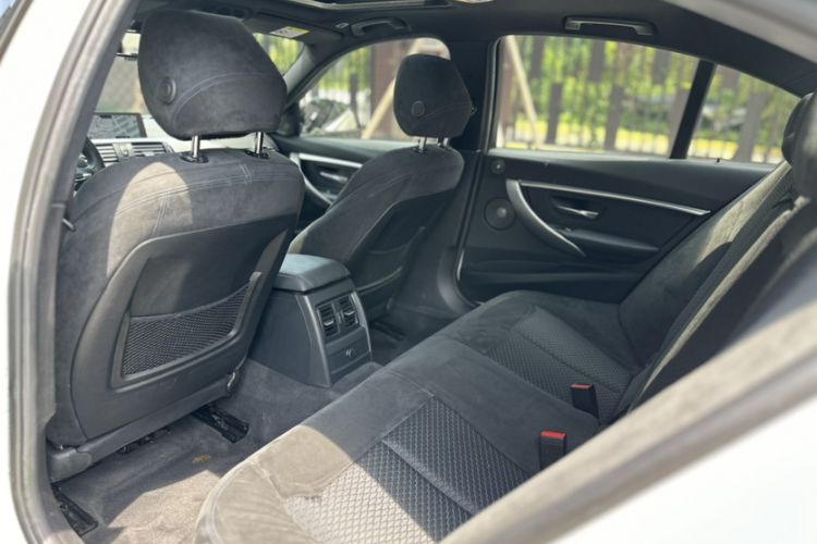 Used BMW 3 Series 2018 320i M Sport Night Edition Interior 2