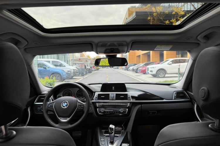 Used BMW 3 Series 2018 318Li Interior 2