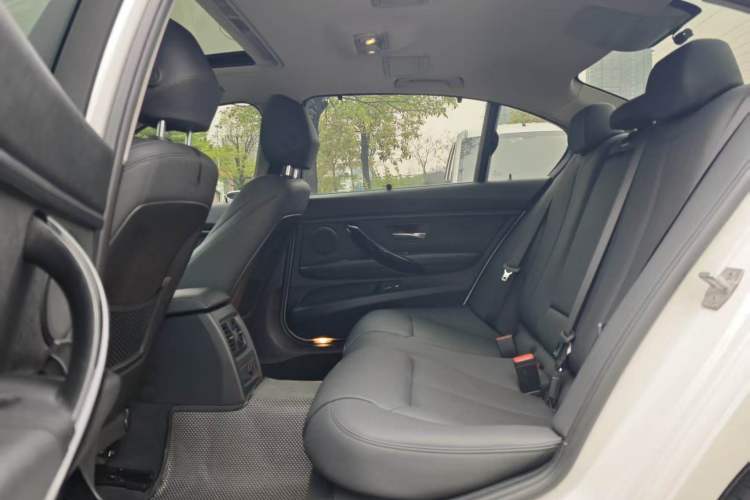 Used BMW 3 Series 2018 318Li Interior 2