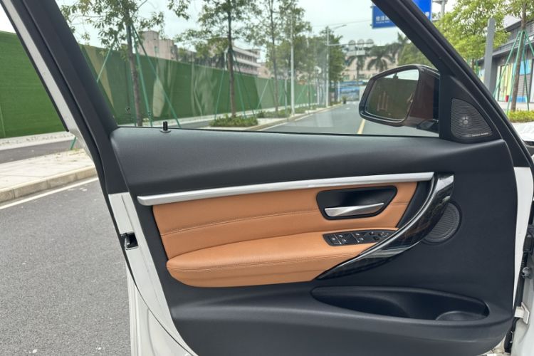 Used BMW 3 Series 2018 330Li M Sport Shadow Edition Interior 3