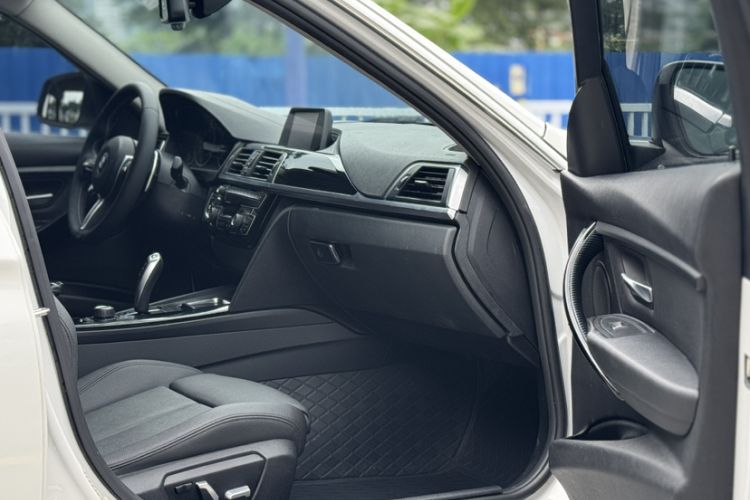 Used BMW 3 Series 2018 320Li Fashion Model Interior 3