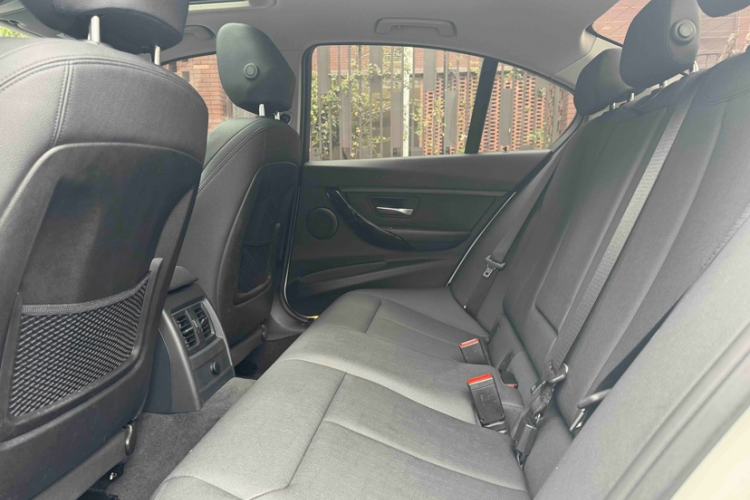 Used BMW 3 Series 2018 318i Interior 3