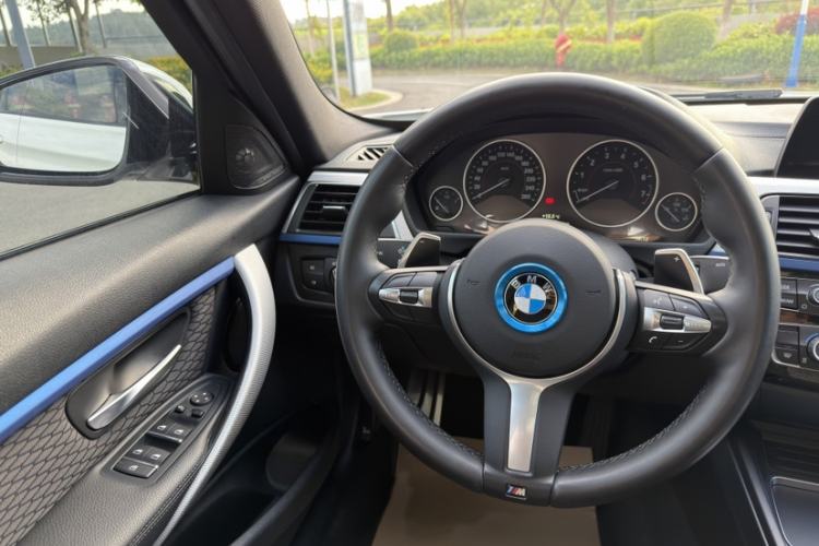 Used BMW 3 Series 2018 320i M Sport Package Interior 3