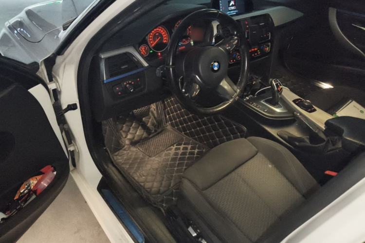 Used BMW 3 Series 2018 320i M Sport Package Interior 3
