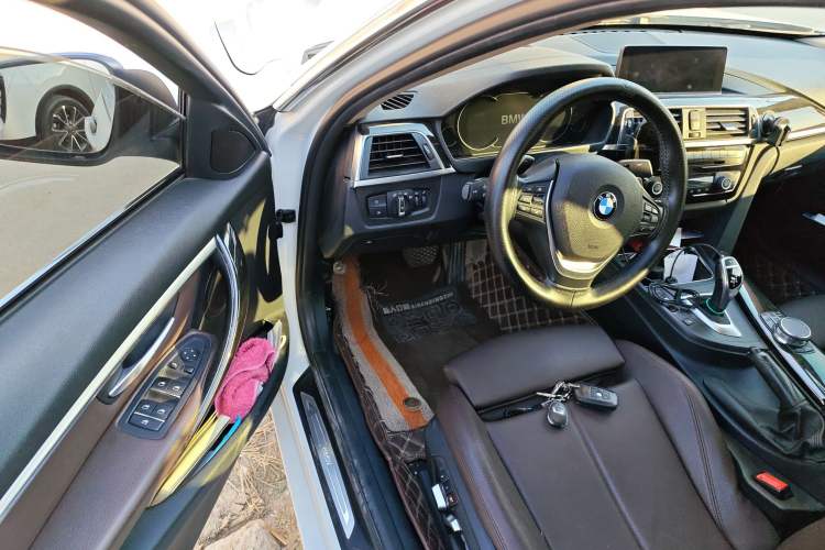 Used BMW 3 Series 2018 320Li Leading Luxury Package Interior 3