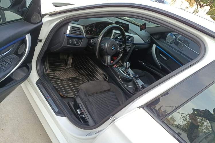 Used BMW 3 Series 2018 320i M Sport Package Interior 3