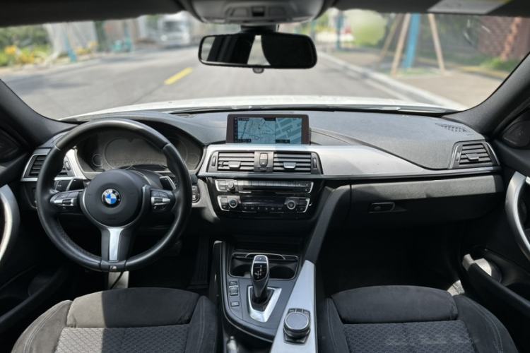 Used BMW 3 Series 2018 320i M Sport Night Edition Interior 3