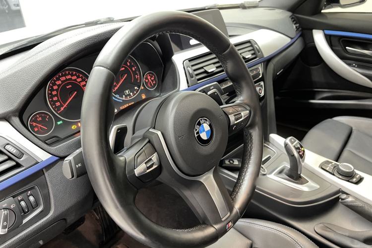 Used BMW 3 Series 2018 320i M Sport Package Interior 3