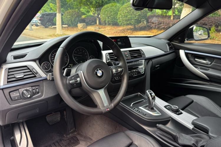 Used BMW 3 Series 2018 320i M Sport Package Interior 3
