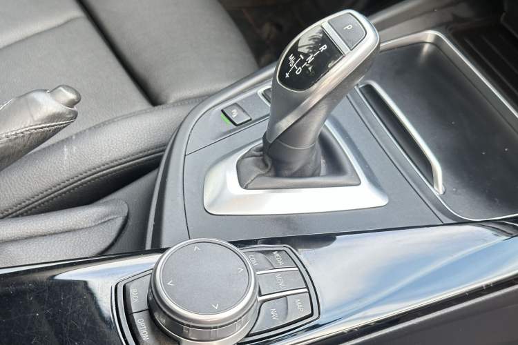 Used BMW 3 Series 2018 320Li Leading Model M Sport Package Interior 3