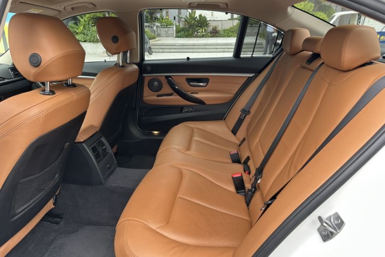 Used BMW 3 Series 2018 330Li M Sport Shadow Edition Interior 4