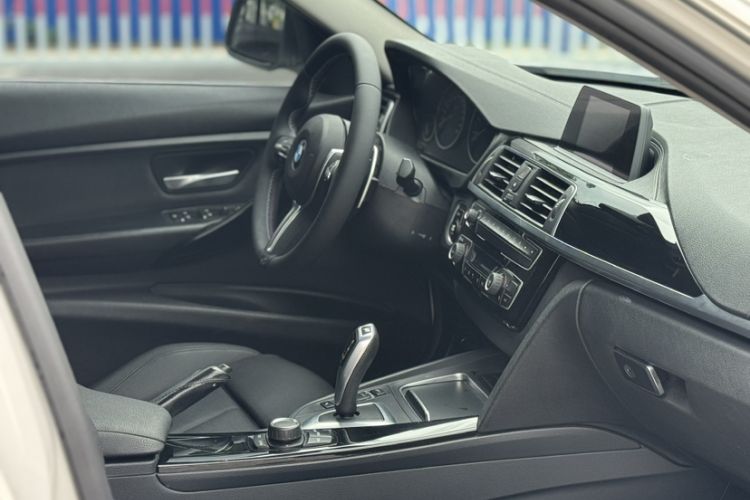 Used BMW 3 Series 2018 320Li Fashion Model Interior 4