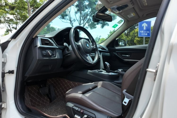 Used BMW 3 Series 2018 320Li Leading Model M Sport Package Interior 4