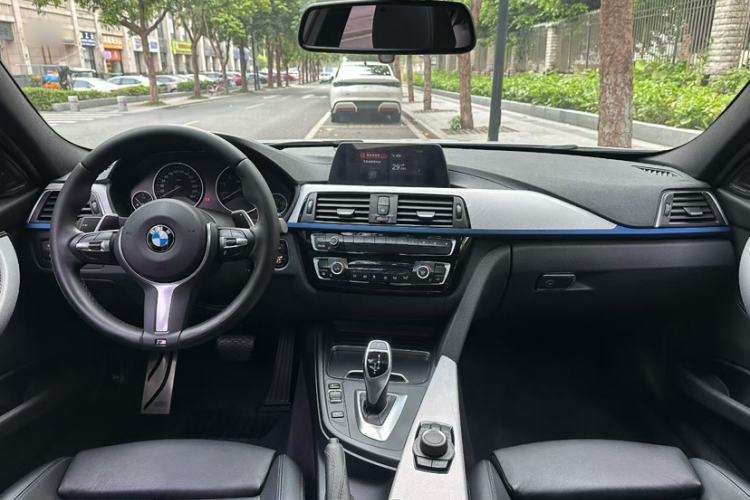 Used BMW 3 Series 2018 320i M Sport Package Interior 4
