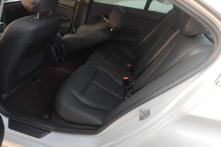 Used BMW 3 Series 2018 318Li Interior 4