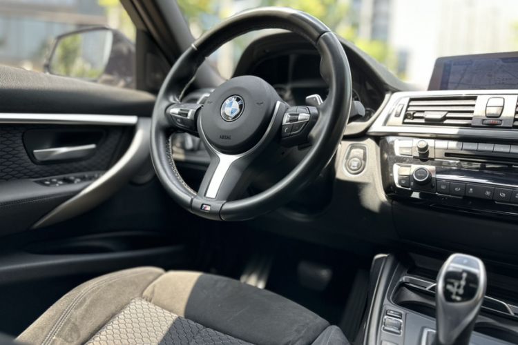 Used BMW 3 Series 2018 320i M Sport Night Edition Interior 4