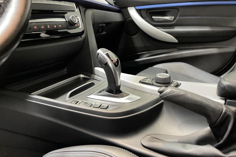 Used BMW 3 Series 2018 320i M Sport Package Interior 4