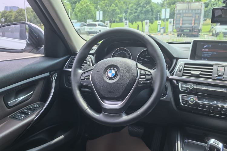 Used BMW 3 Series 2018 320Li Fashion Model Interior 4