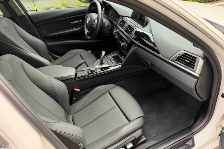 Used BMW 3 Series 2018 318Li Interior 4