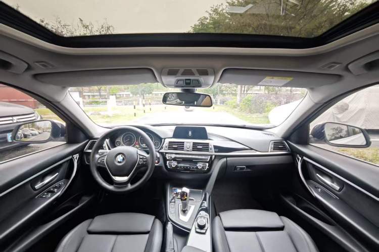 Used BMW 3 Series 2018 318Li Interior 4