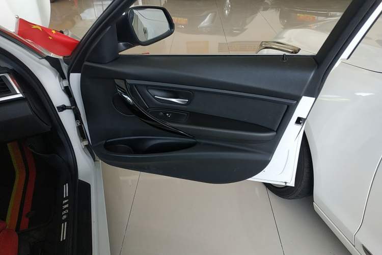 Used BMW 3 Series 2018 318Li Interior 5