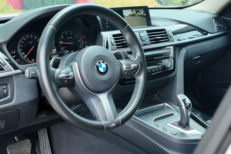 Used BMW 3 Series 2018 320Li Leading Model M Sport Package Interior 5