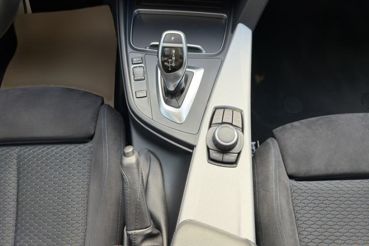 Used BMW 3 Series 2018 320i M Sport Package Interior 5