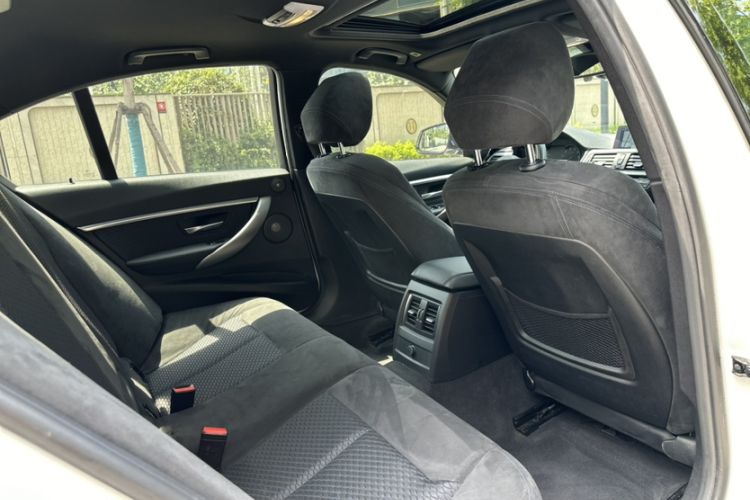 Used BMW 3 Series 2018 320i M Sport Night Edition Interior 5