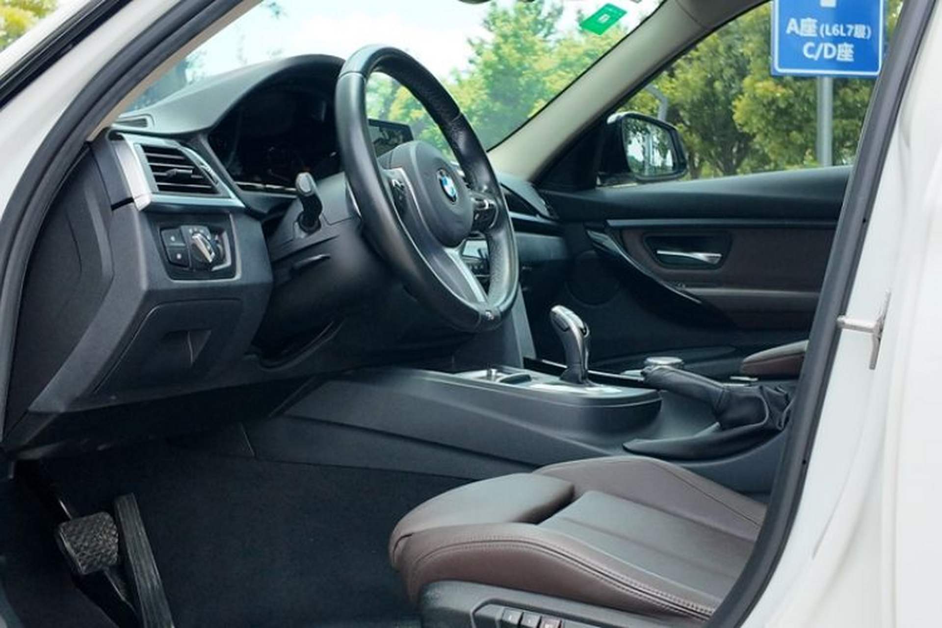 Used BMW 3 Series 2018 320Li Leading Model M Sport Package Interior 6