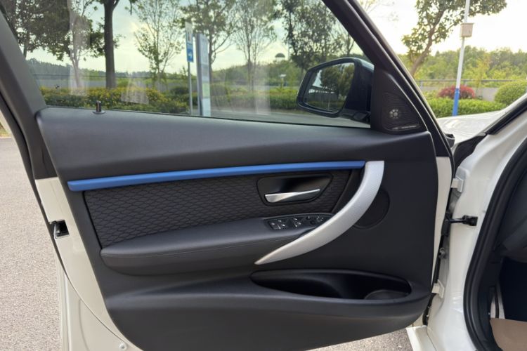 Used BMW 3 Series 2018 320i M Sport Package Interior 6