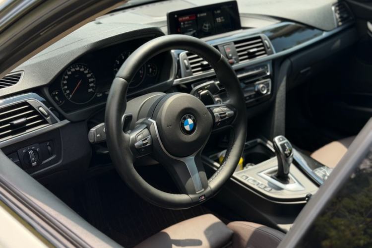 Used BMW 3 Series 2018 320Li Leading Model M Sport Package Interior 6