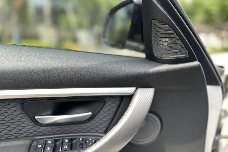 Used BMW 3 Series 2018 320i M Sport Night Edition Interior 6