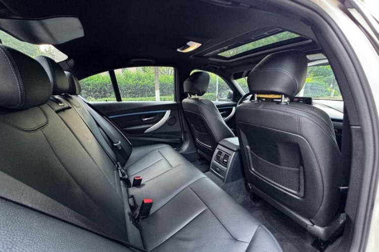 Used BMW 3 Series 2018 320i M Sport Package Interior 6